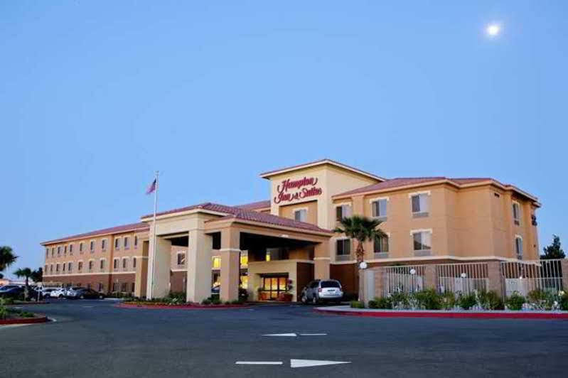 Hampton Inn & Suites Палмдейл Экстерьер фото