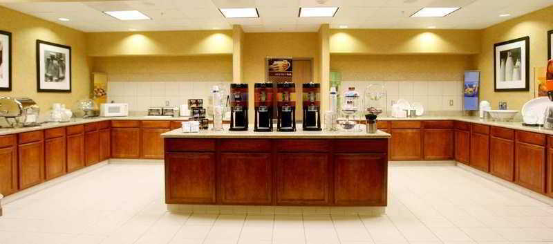 Hampton Inn & Suites Палмдейл Ресторан фото